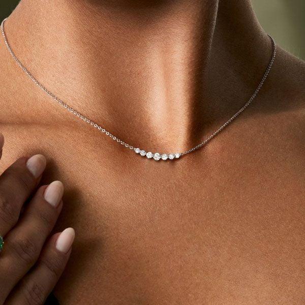 Dainty Round Cut Pendant Necklace in Rhodium-Plated 925 Sterling Silver