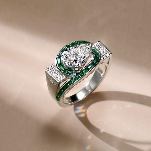 Art Deco Pear Shaped Emerald Green Ring in 925 Sterling Silver
