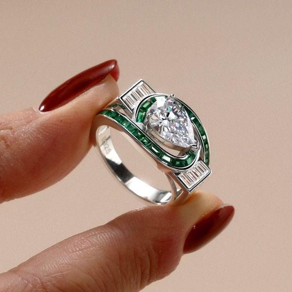 Art Deco Pear Shaped Emerald Green Ring in 925 Sterling Silver